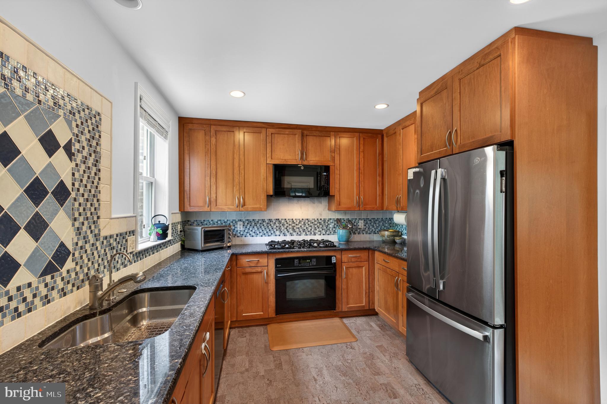 724 South Mt Pleasant Road Philadelphia, PA 19119 - Photo 6 of 20