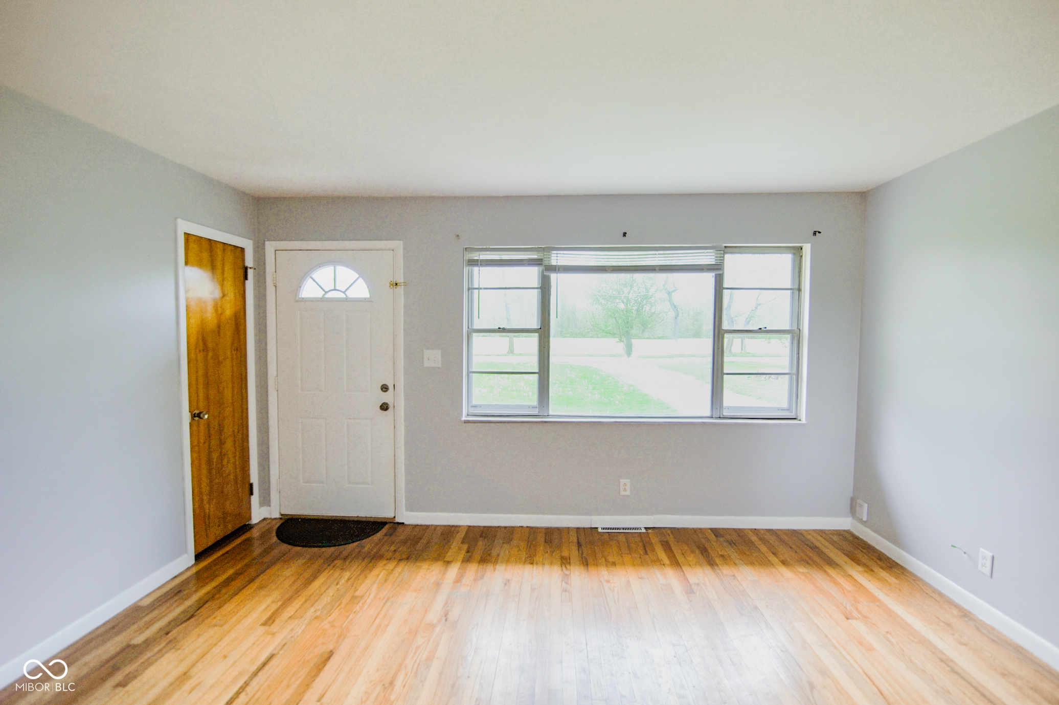8325 Lake Road Indianapolis, IN 46217 - Photo 2 of 29