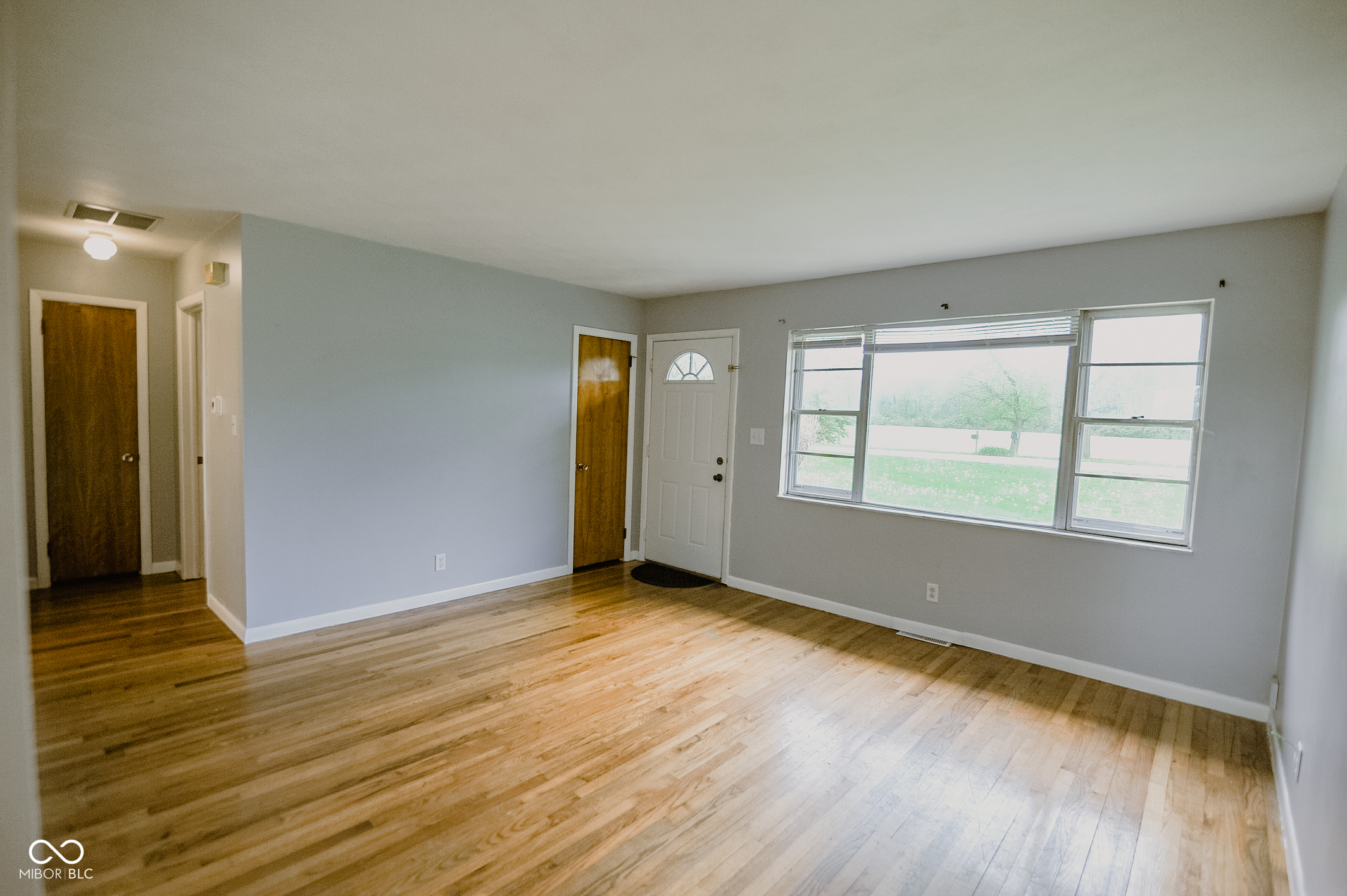 8325 Lake Road Indianapolis, IN 46217 - Photo 4 of 29