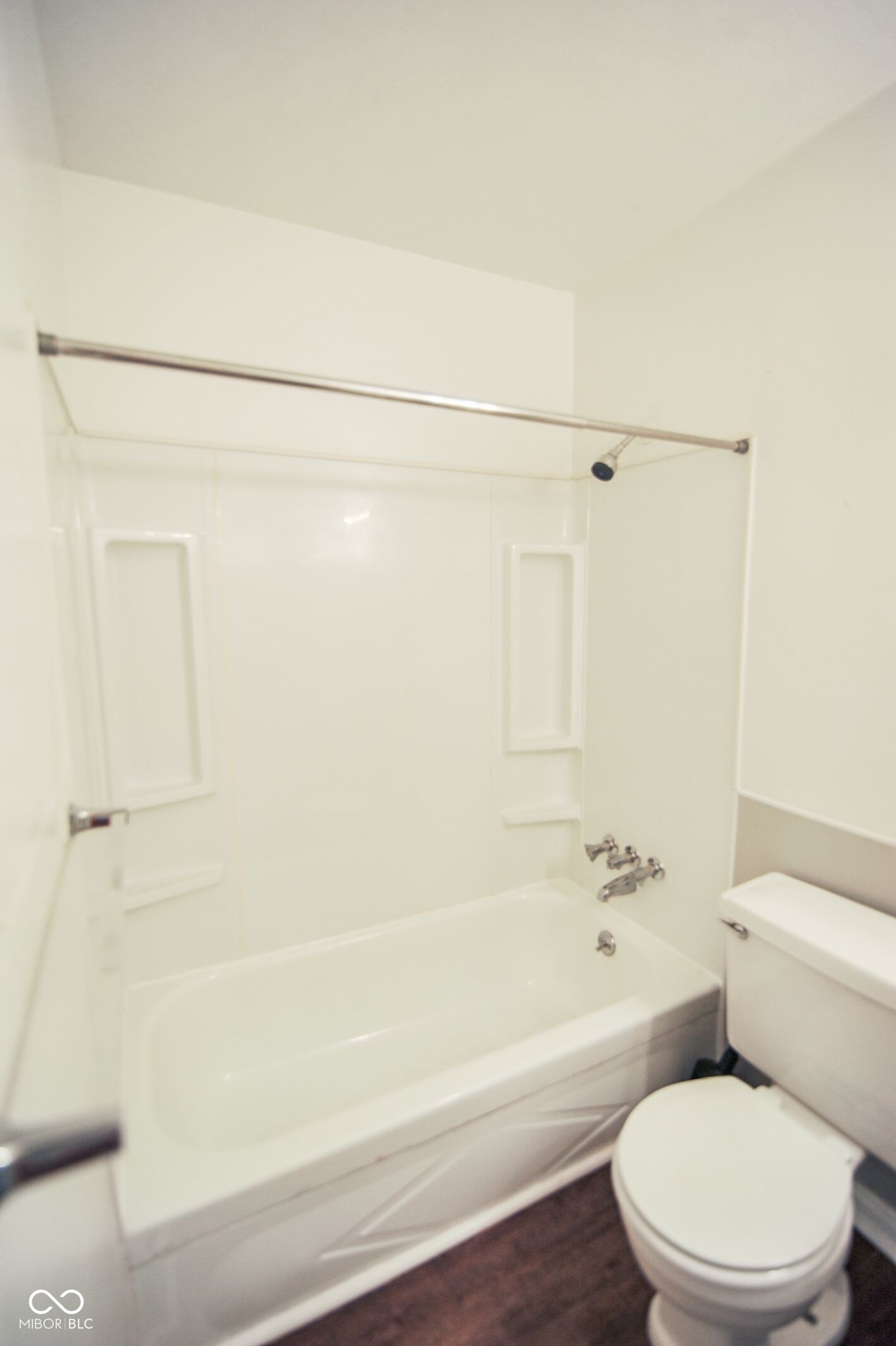 8325 Lake Road Indianapolis, IN 46217 - Photo 9 of 29