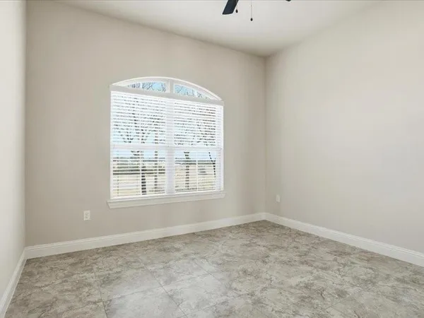 $489,400 | 4021 West J E Woody Road, Springtown, TX 76082