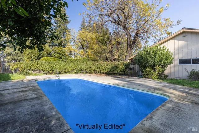 a view of livingroom with furniture
