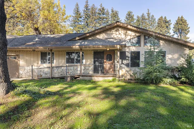 a view of a house with backyard porch and garden