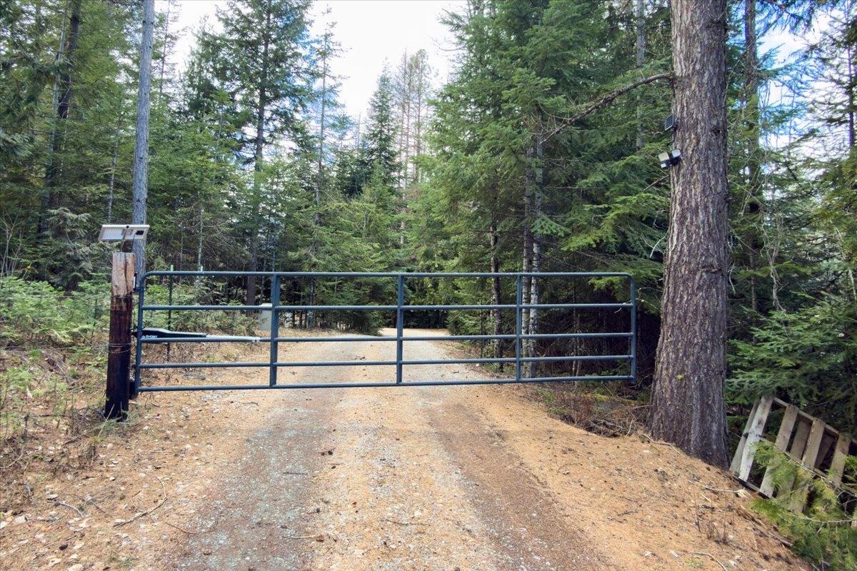 912 Deer Valley Road Newport, WA 99156 - Photo 3 of 43