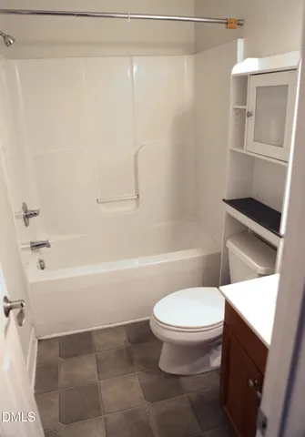 a view of empty room with window