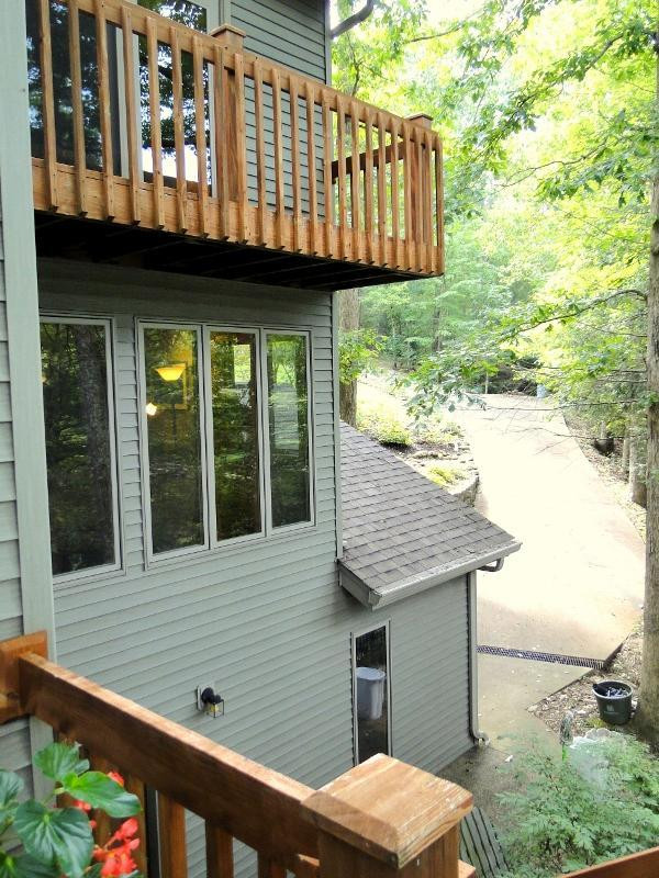 808 Lake Road London, KY 40741 - Photo 26 of 70 Wall of windows from den