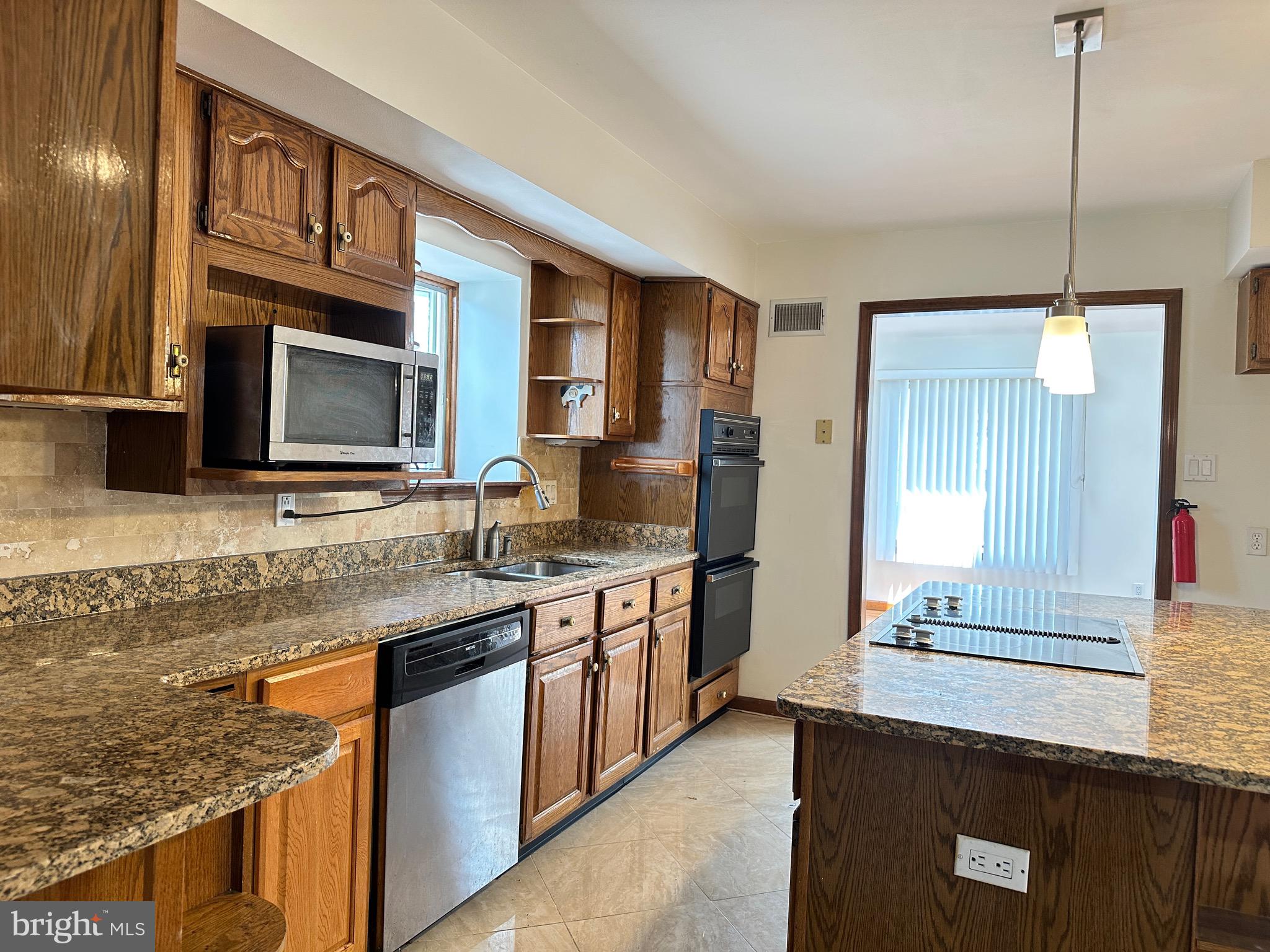 640 Kerper Street Philadelphia, PA 19111 - Photo 20 of 38