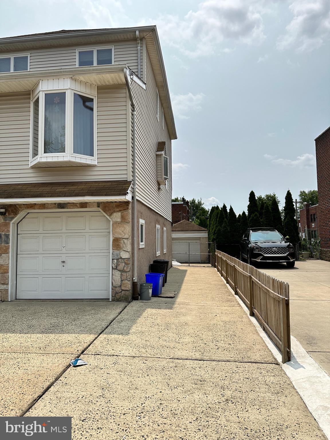 640 Kerper Street Philadelphia, PA 19111 - Photo 2 of 38