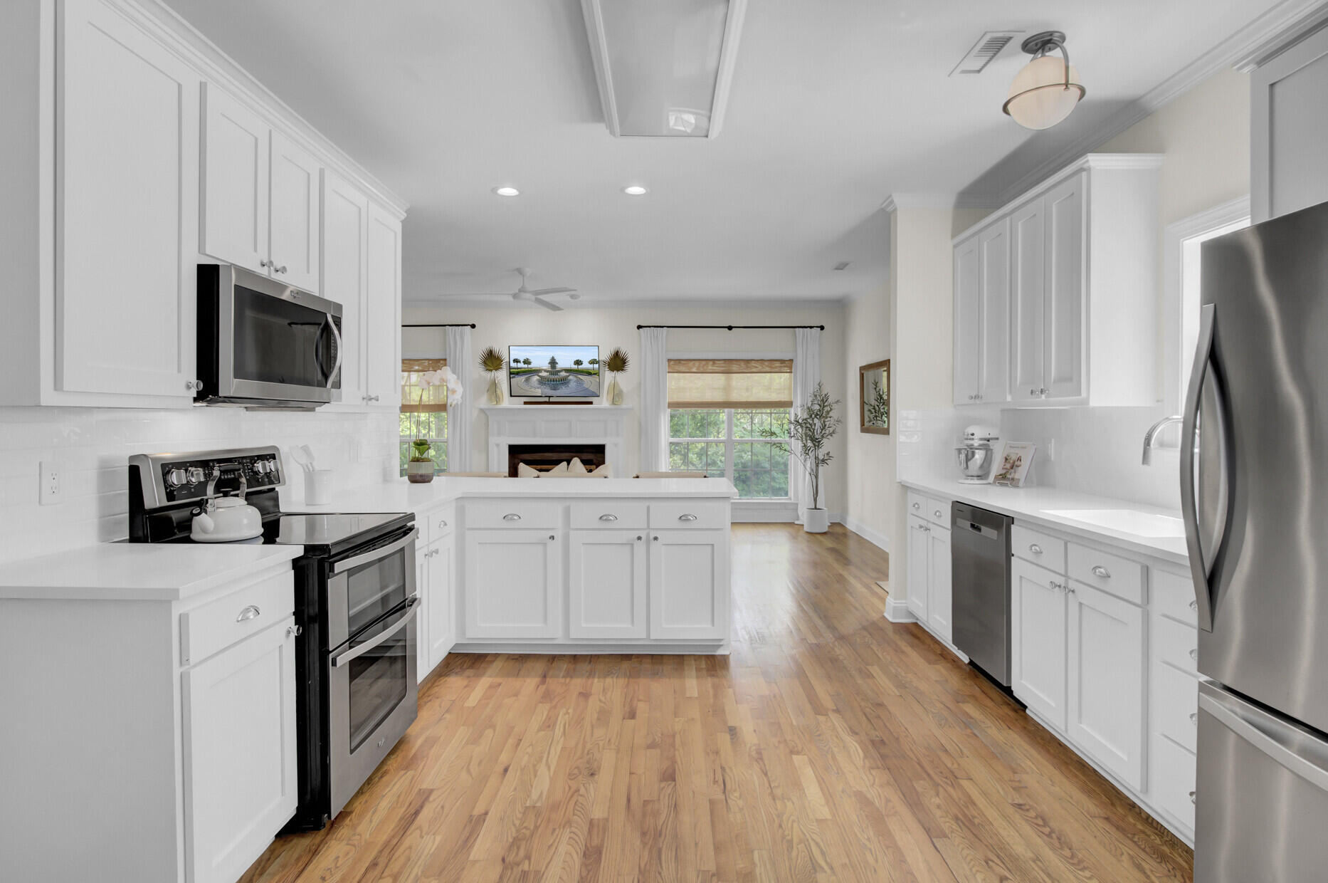 1109 Mathis Ferry Road Mount Pleasant, SC 29464 - Photo 5 of 24 Bright kitchen!