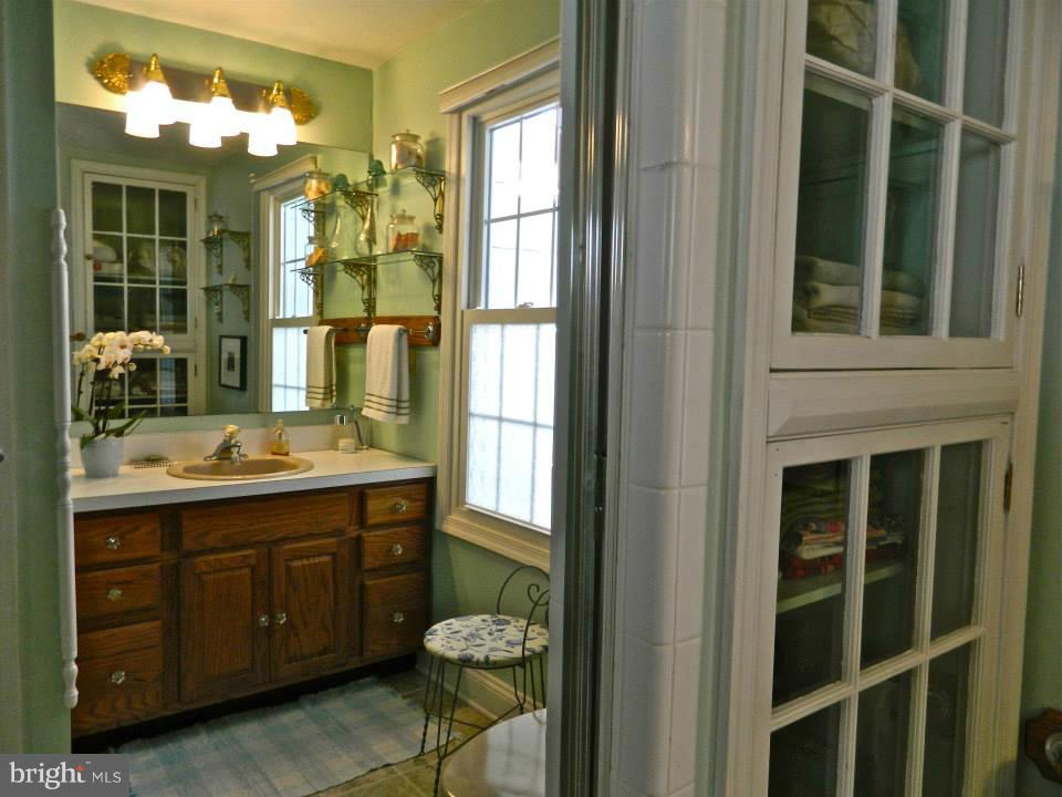 1420 Town Point Road Cambridge, MD 21613 - Photo 22 of 29 First floor bath