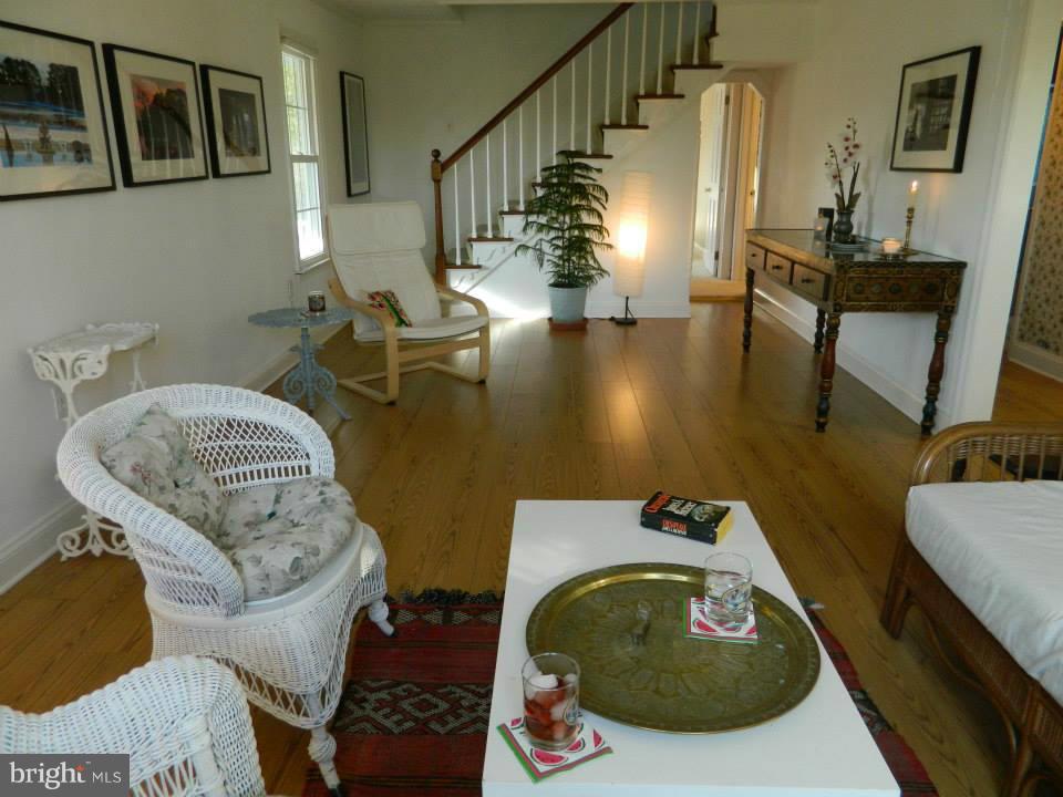 1420 Town Point Road Cambridge, MD 21613 - Photo 8 of 29 Living Room