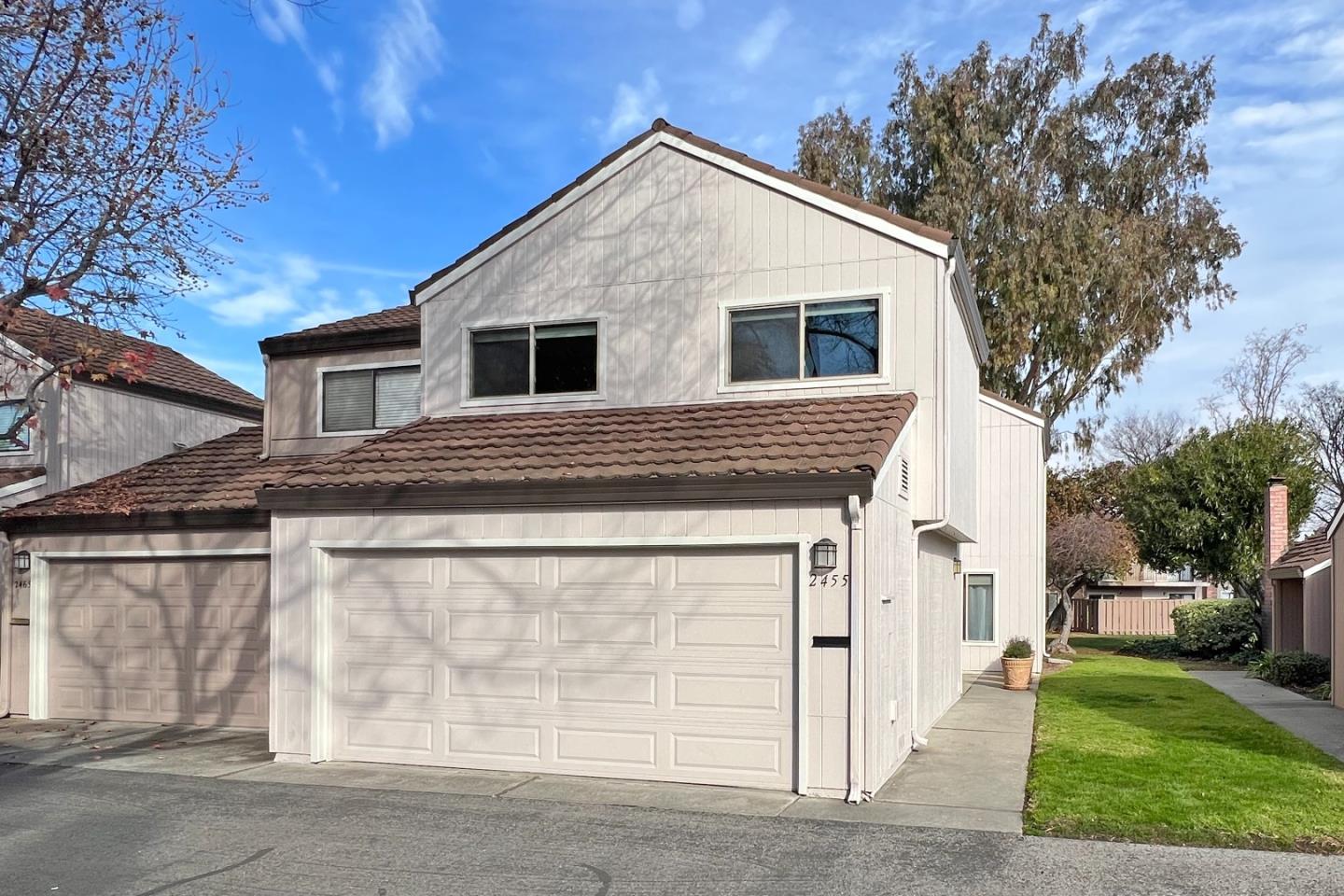 a view of a house with a yard