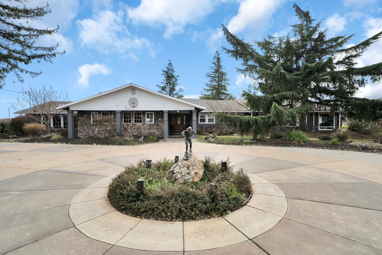 5420 East Jahant Road Galt, CA 95632 - Photo 3 of 73 a front view of a house with garden