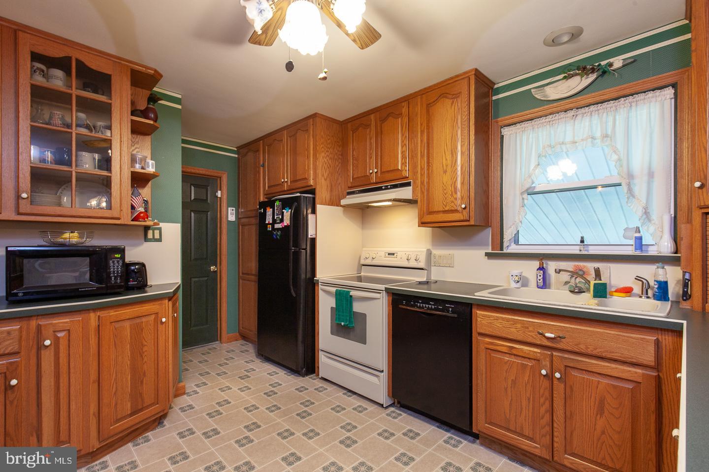 1733 Westwood Road Reading, PA 19610 - Photo 5 of 19 Gallery Image 5