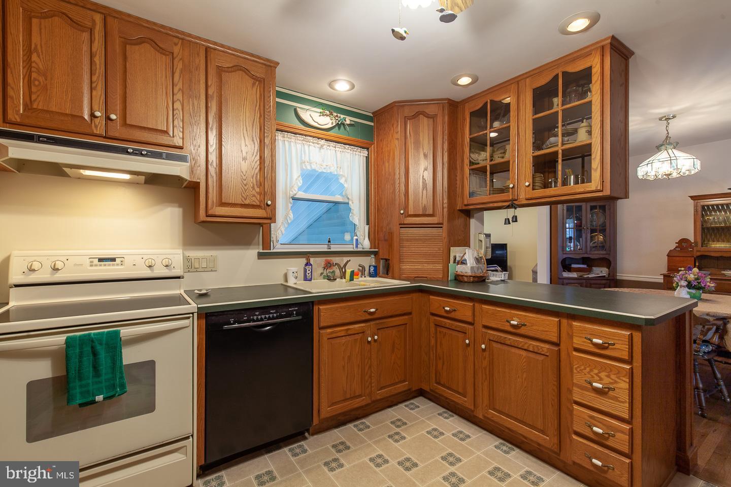 1733 Westwood Road Reading, PA 19610 - Photo 6 of 19 Gallery Image 6