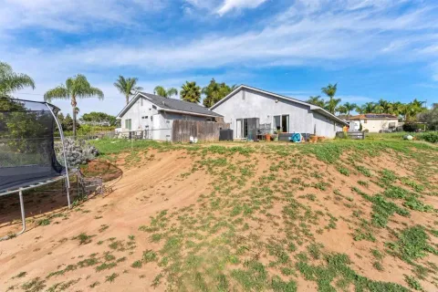 $875,000 | 1423 Vía Lima, Fallbrook, CA 92028