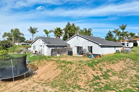 $875,000 | 1423 Vía Lima, Fallbrook, CA 92028