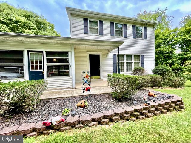 42 Overlook Road Morgantown, PA 19543 - Photo 3 of 44 Vinyl Exterior/Covered Front Porch