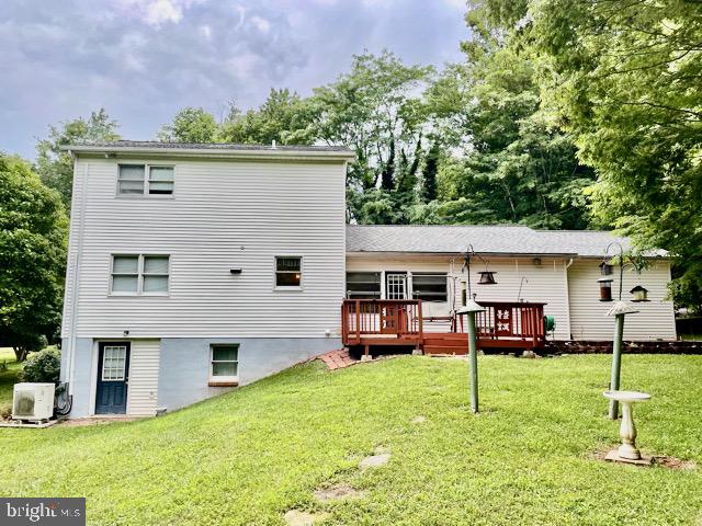 42 Overlook Road Morgantown, PA 19543 - Photo 4 of 44 Exterior Back View/Walk-out Basement