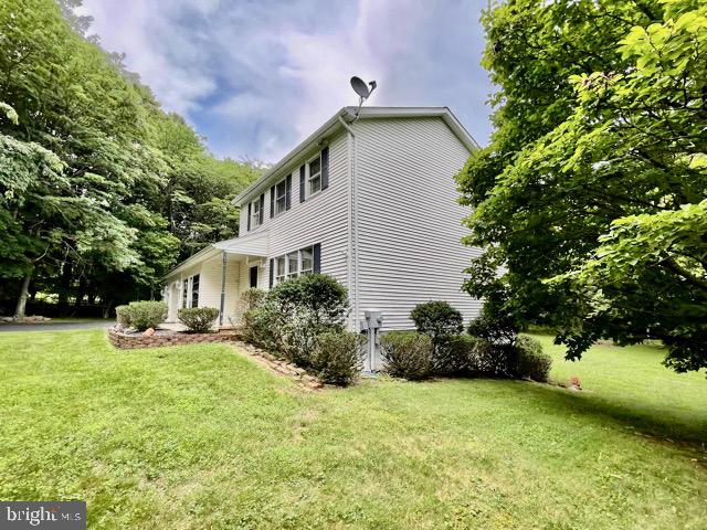 42 Overlook Road Morgantown, PA 19543 - Photo 6 of 44 Exterior Side View