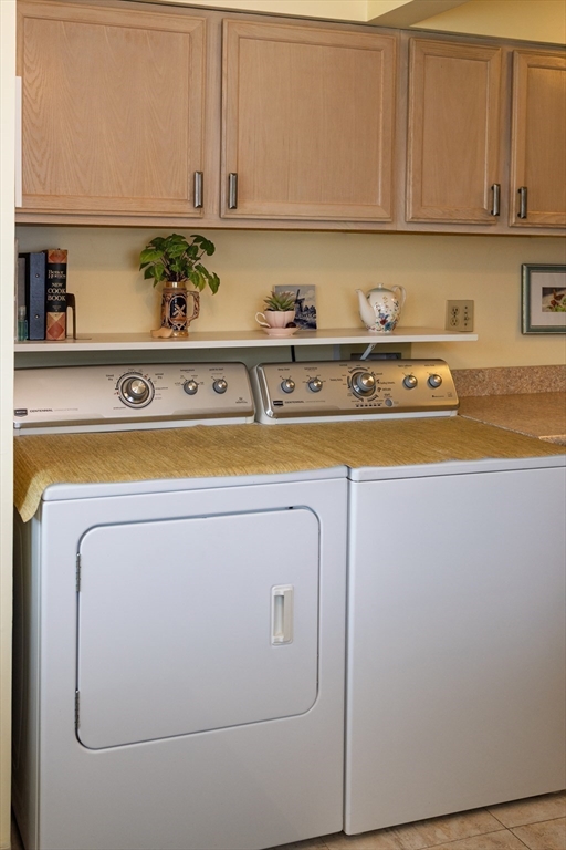 61 Outer Drive, Unit 61 Chicopee, MA 01022 - Photo 9 of 25 a utility room with dryer and washer