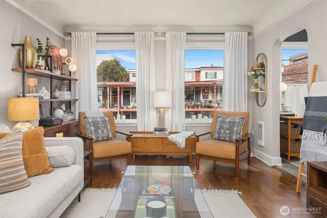 $329,000 | 325 Harvard Avenue East, Unit 302, Seattle, WA 98102