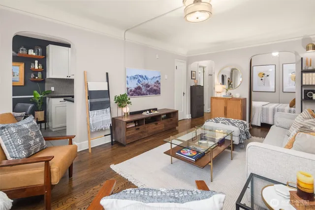 $329,000 | 325 Harvard Avenue East, Unit 302, Seattle, WA 98102