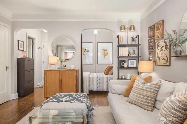 $329,000 | 325 Harvard Avenue East, Unit 302, Seattle, WA 98102