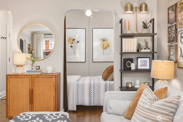 $329,000 | 325 Harvard Avenue East, Unit 302, Seattle, WA 98102