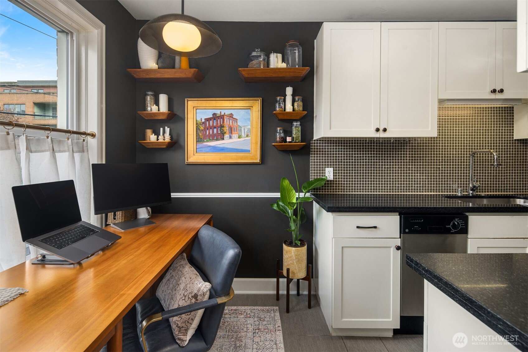 325 Harvard Avenue East, Unit 302 Seattle, WA 98102 - Photo 18 of 28