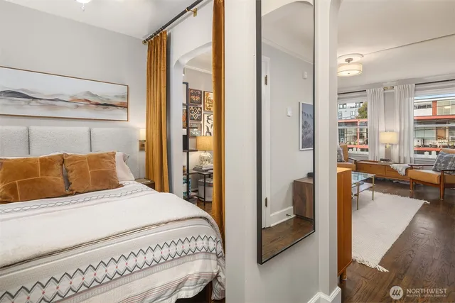 $329,000 | 325 Harvard Avenue East, Unit 302, Seattle, WA 98102