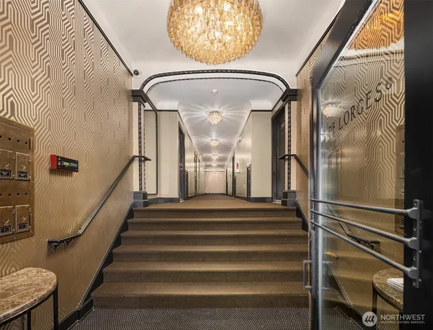 $329,000 | 325 Harvard Avenue East, Unit 302, Seattle, WA 98102