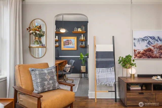 $329,000 | 325 Harvard Avenue East, Unit 302, Seattle, WA 98102