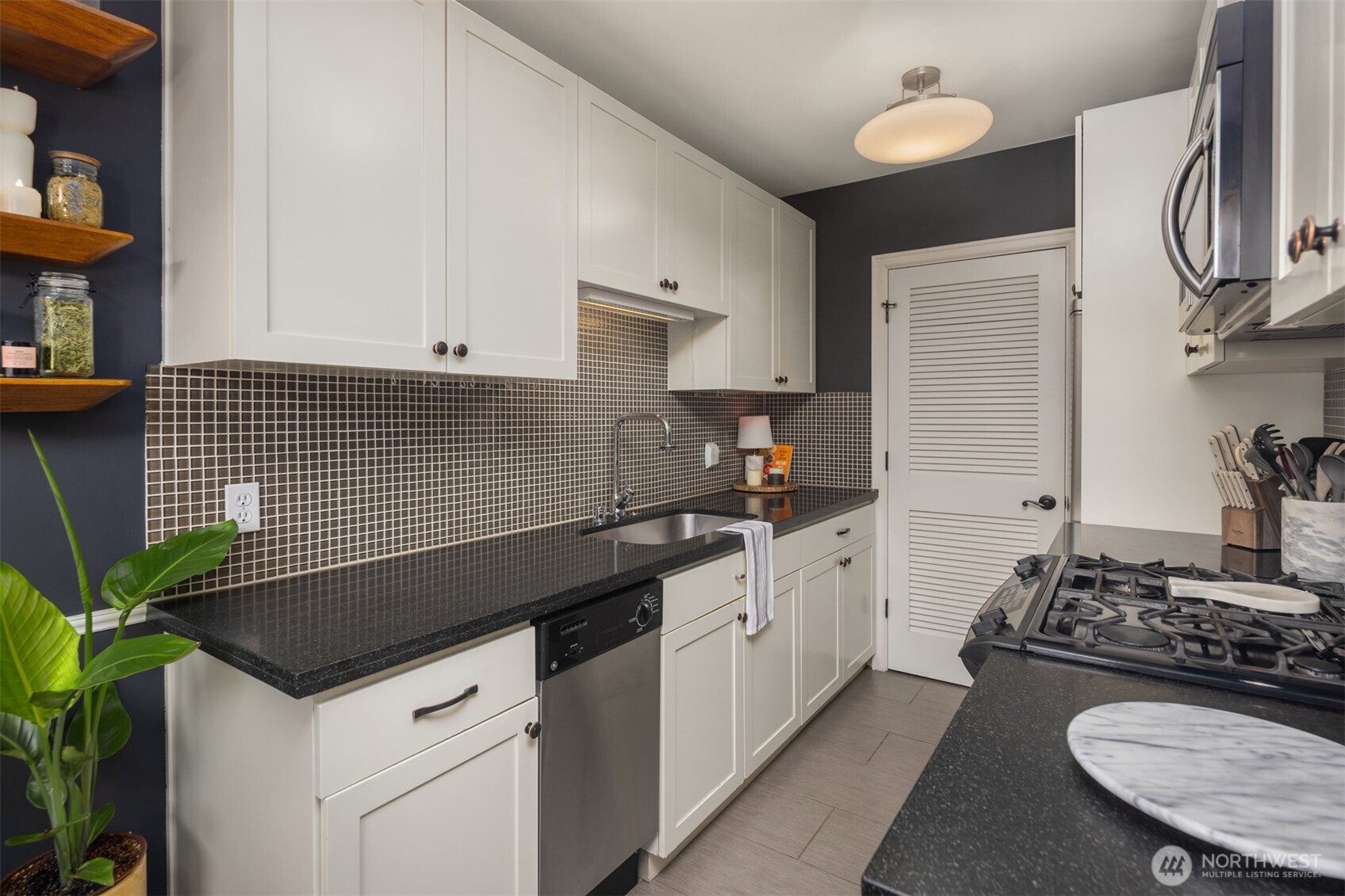 325 Harvard Avenue East, Unit 302 Seattle, WA 98102 - Photo 22 of 28