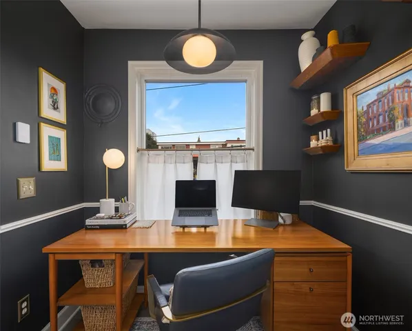 $329,000 | 325 Harvard Avenue East, Unit 302, Seattle, WA 98102