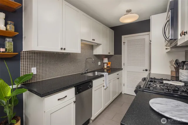 $329,000 | 325 Harvard Avenue East, Unit 302, Seattle, WA 98102