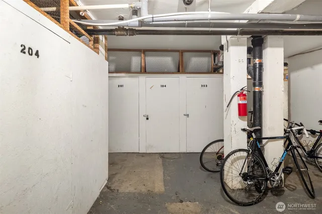 $329,000 | 325 Harvard Avenue East, Unit 302, Seattle, WA 98102