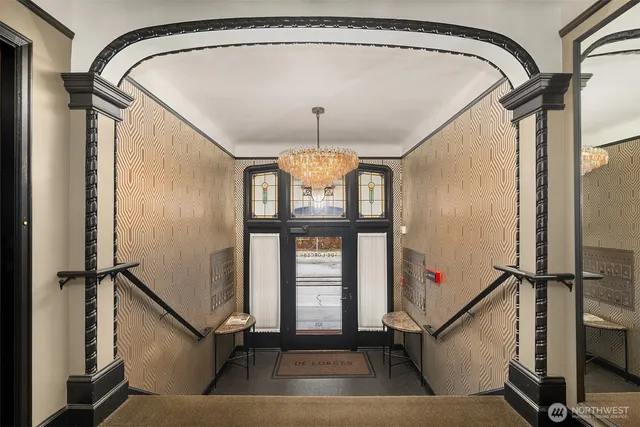 $329,000 | 325 Harvard Avenue East, Unit 302, Seattle, WA 98102