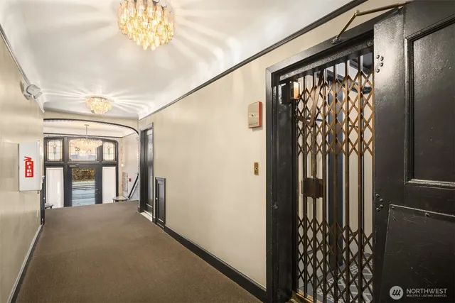 $329,000 | 325 Harvard Avenue East, Unit 302, Seattle, WA 98102