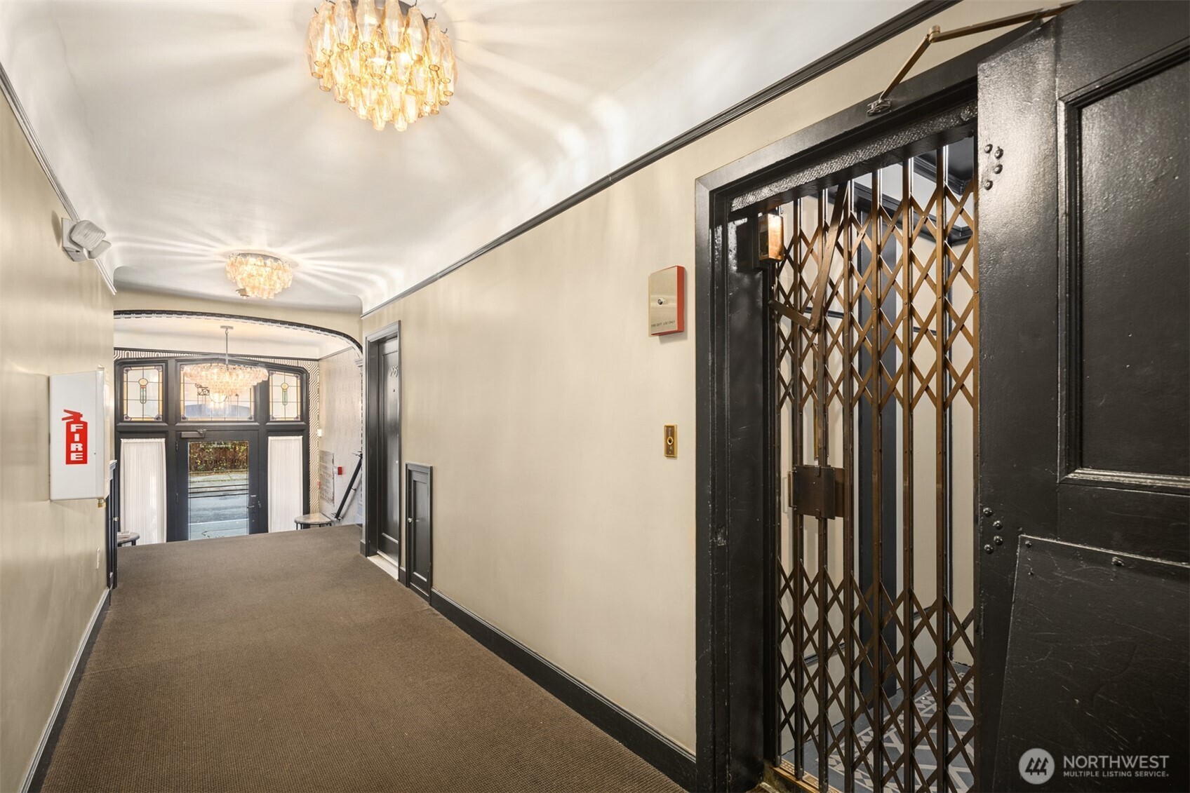 325 Harvard Avenue East, Unit 302 Seattle, WA 98102 - Photo 4 of 28