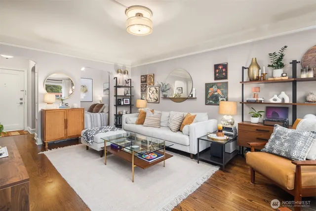 $329,000 | 325 Harvard Avenue East, Unit 302, Seattle, WA 98102