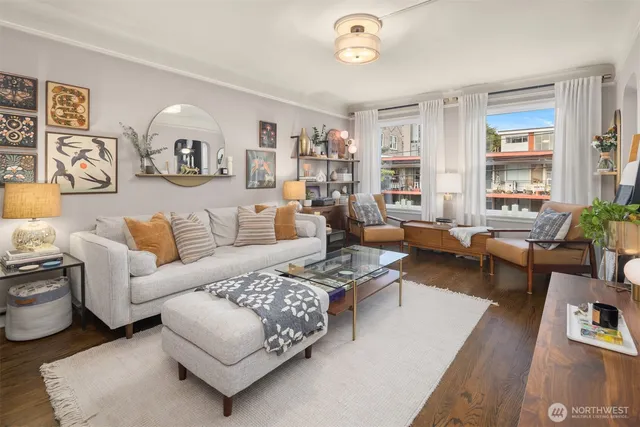 $329,000 | 325 Harvard Avenue East, Unit 302, Seattle, WA 98102