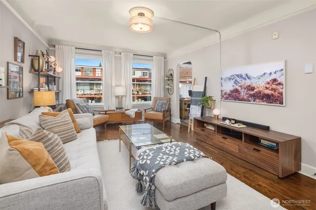 $329,000 | 325 Harvard Avenue East, Unit 302, Seattle, WA 98102