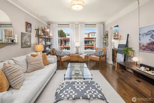 $329,000 | 325 Harvard Avenue East, Unit 302, Seattle, WA 98102