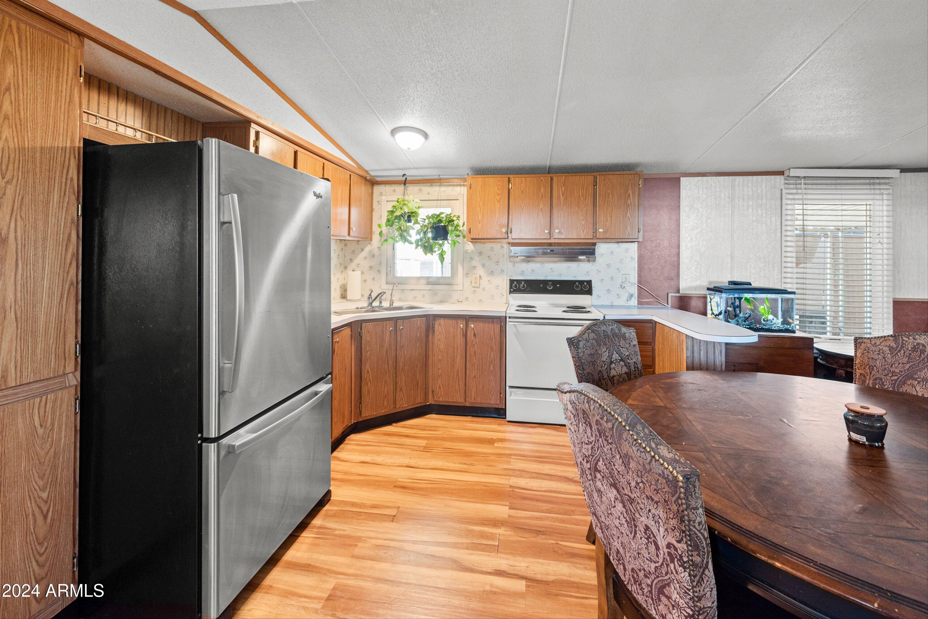 303 South Recker Road, Unit 262 Mesa, AZ 85206 - Photo 1 of 27 Kitchen