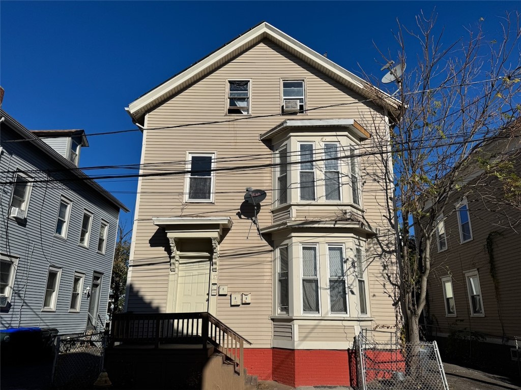 17 Alma Street Providence, RI 02908 - Photo 2 of 3