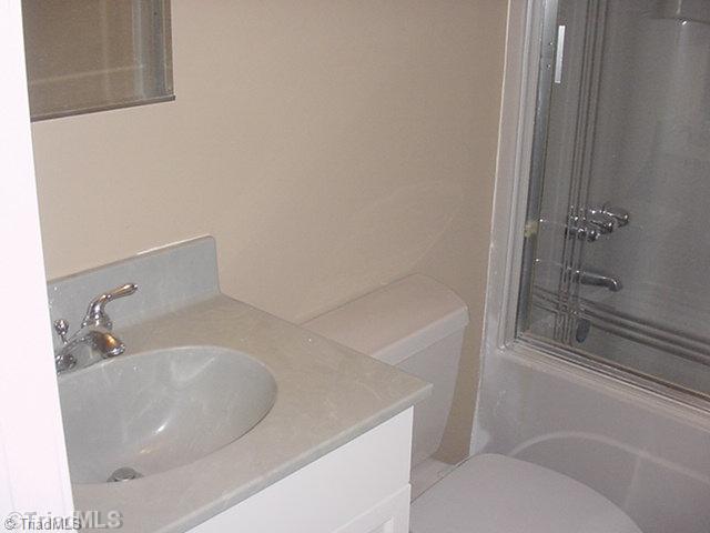 450 Farmland Road Mocksville, NC 27028 - Photo 11 of 16 Bath. 2nd bath