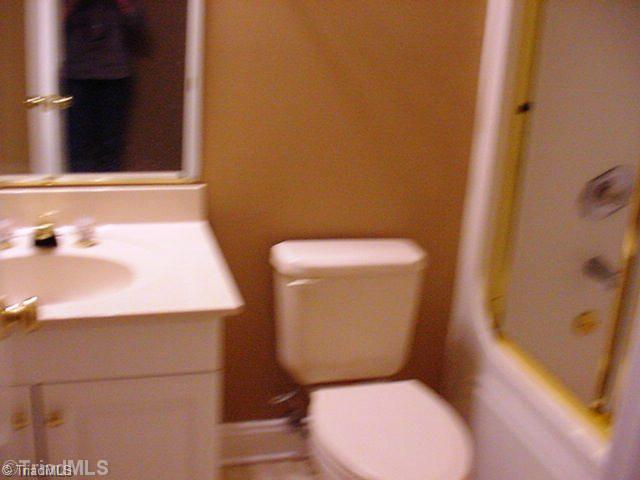 450 Farmland Road Mocksville, NC 27028 - Photo 12 of 16 Bath.