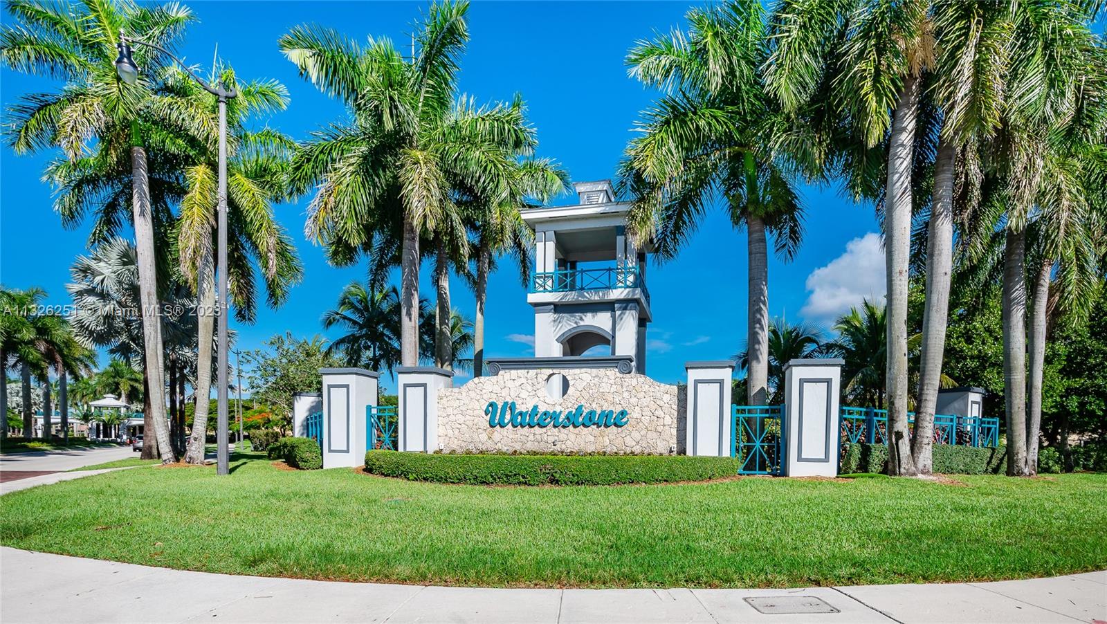 2106 Northeast 40th Road Homestead, FL 33033 - Photo 2 of 33