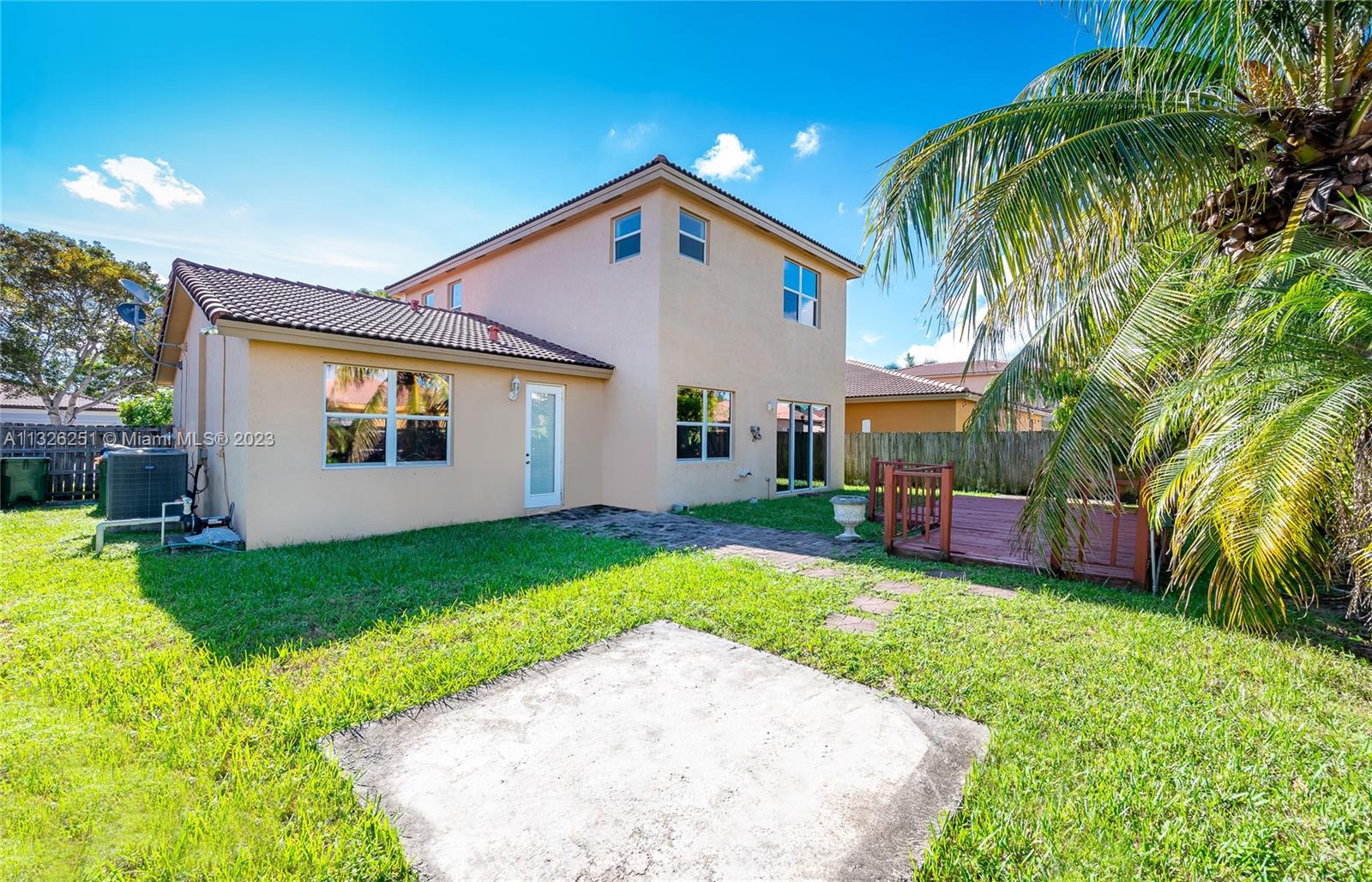 2106 Northeast 40th Road Homestead, FL 33033 - Photo 23 of 33 a view of a backyard of the house